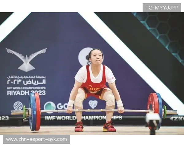 中国举重队稳定发挥连破重量